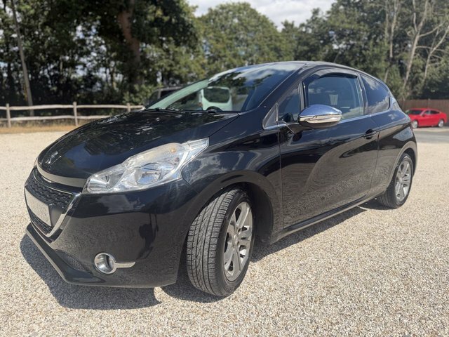 Peugeot 208 1.2 Vti Puretech Allure Hatchback Manua HK64XHS Black #3