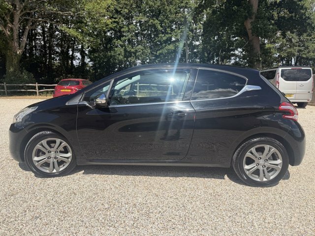 Peugeot 208 1.2 Vti Puretech Allure Hatchback Manua HK64XHS Black #5