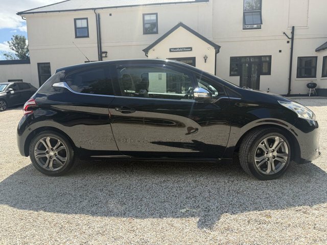Peugeot 208 1.2 Vti Puretech Allure Hatchback Manua HK64XHS Black #4