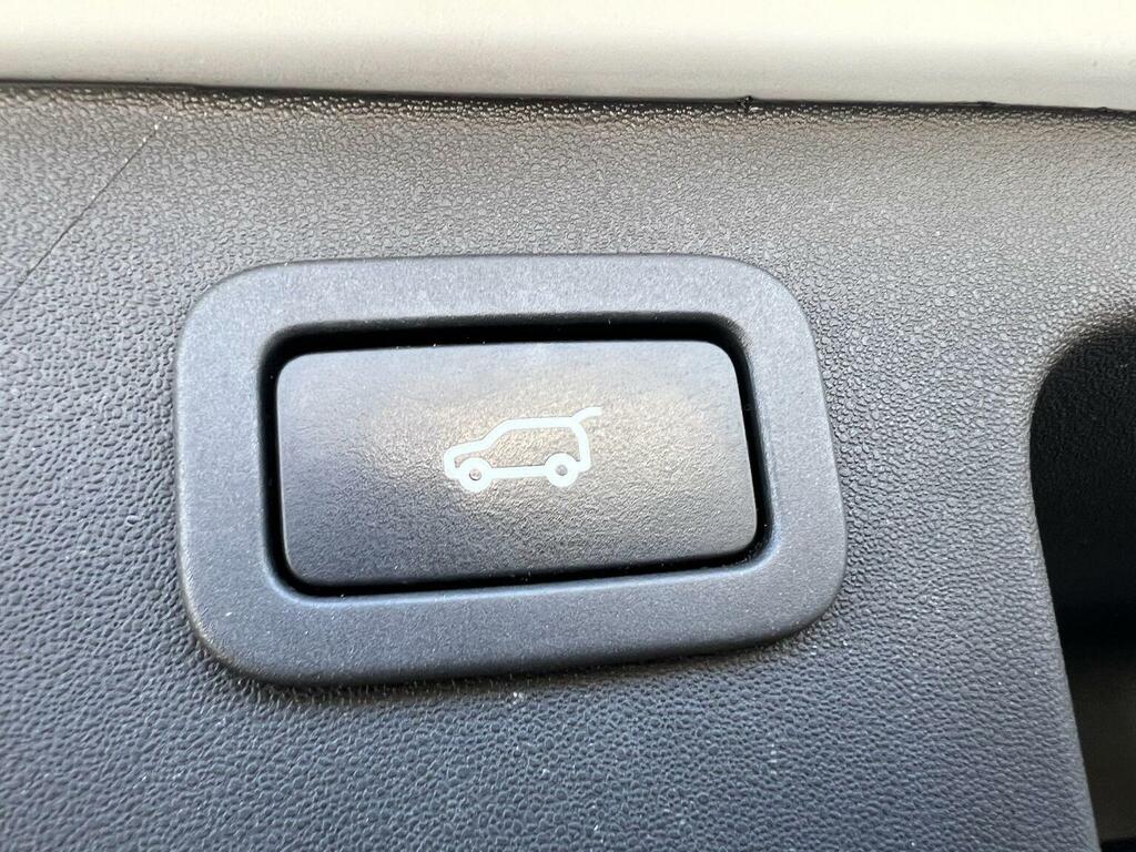 Land Rover Discovery Sport 2.0 Td4 Hse 4Wd White #9
