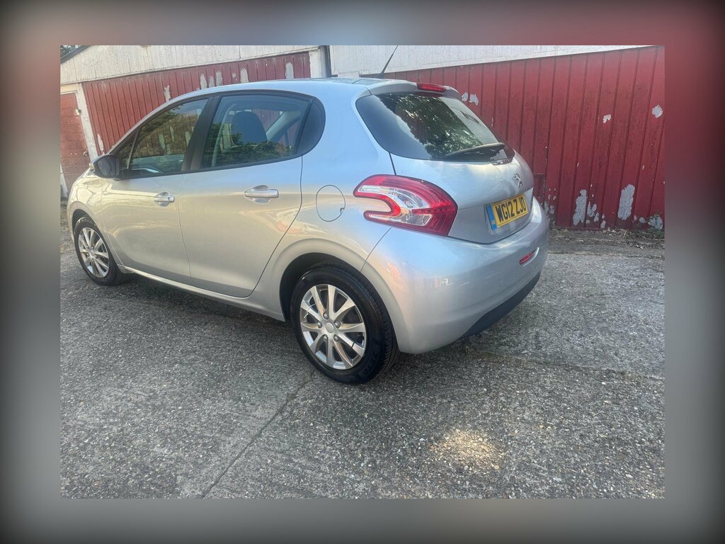 Peugeot 208 1.4 Hdi Access Euro 5 Silver #4