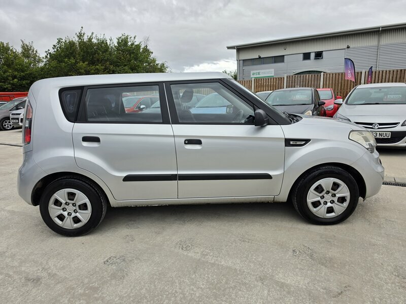 Kia Soul 1.6-Soul-1-5dr Silver #2