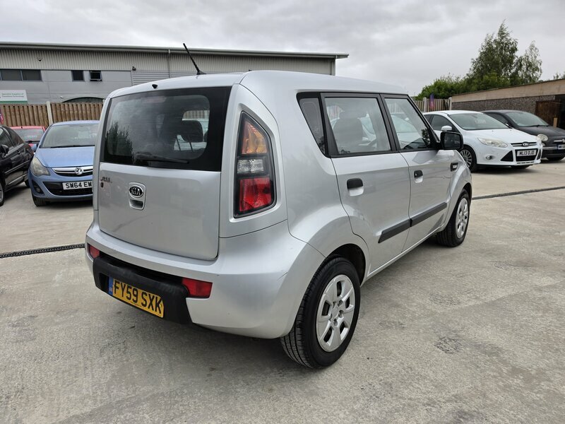 Kia Soul 1.6-Soul-1-5dr Silver #3
