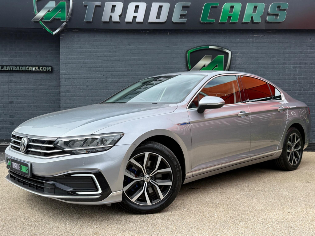 Volkswagen Passat Saloon Silver #3