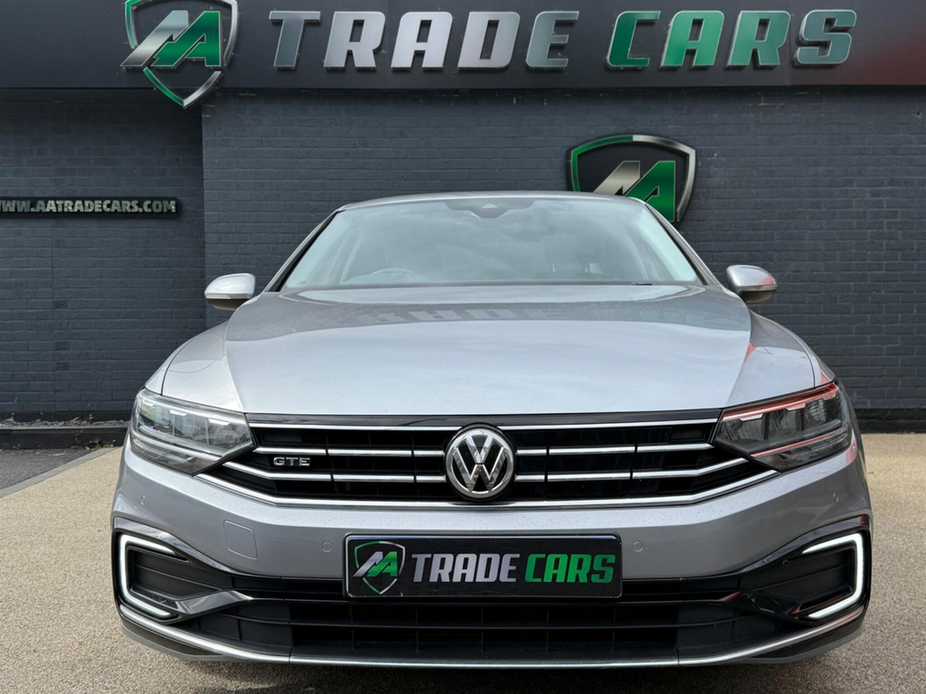 Volkswagen Passat Saloon Silver #2