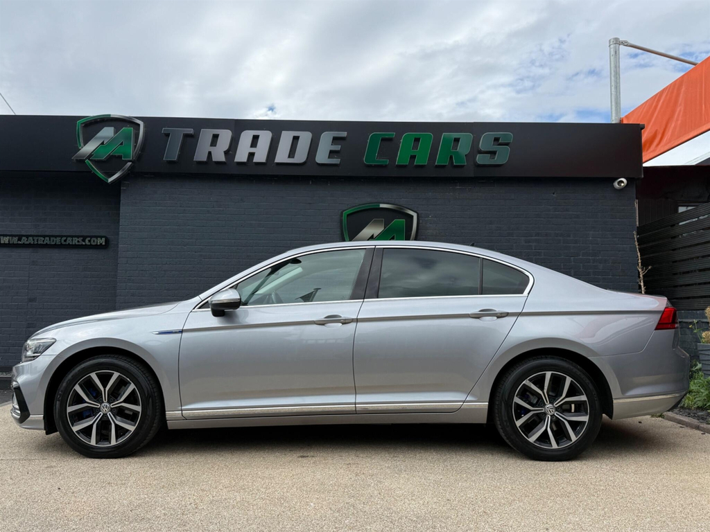 Volkswagen Passat Saloon Silver #4
