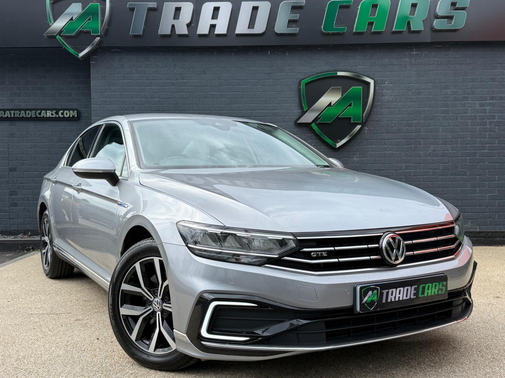 Volkswagen Passat Saloon Silver