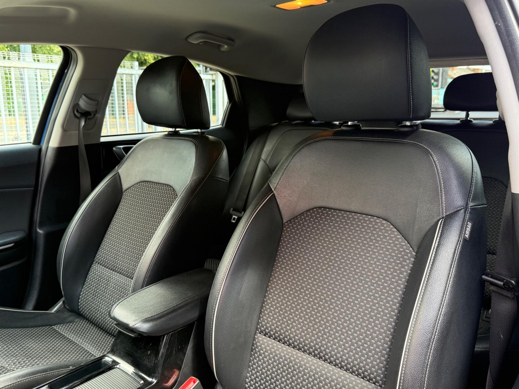 Kia Xceed 1.6 Gdi 8.9Kwh 4 Suv Plug In Hybrid Dct Silver #45