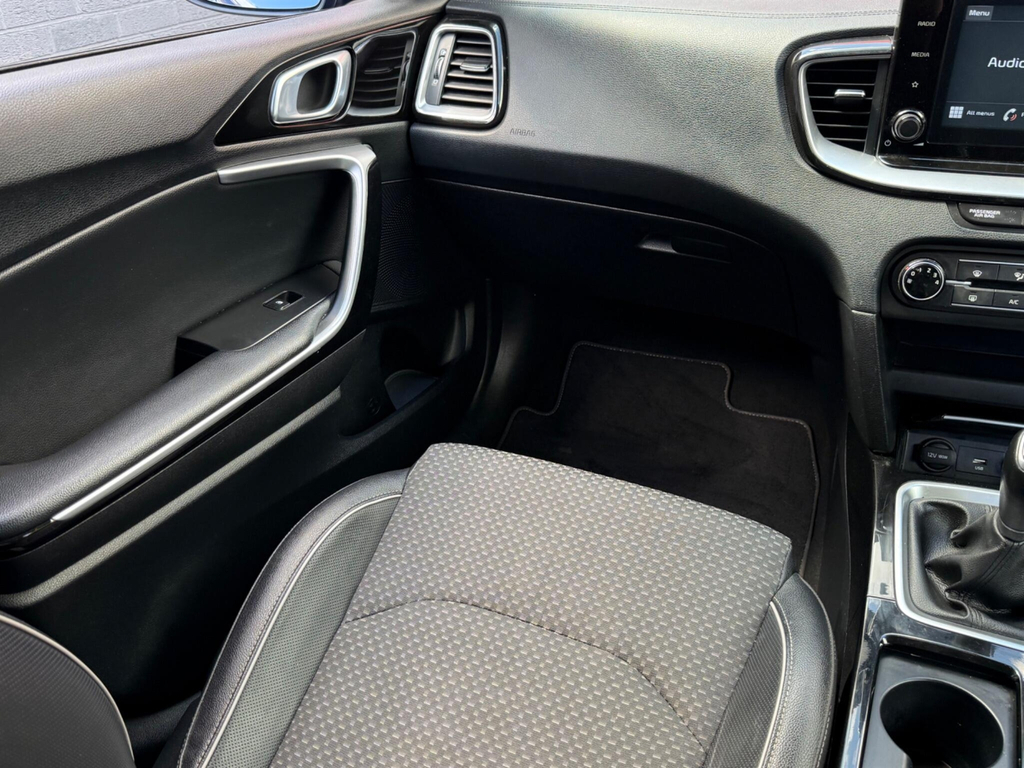 Kia Xceed 1.6 Gdi 8.9Kwh 4 Suv Plug In Hybrid Dct Silver #24