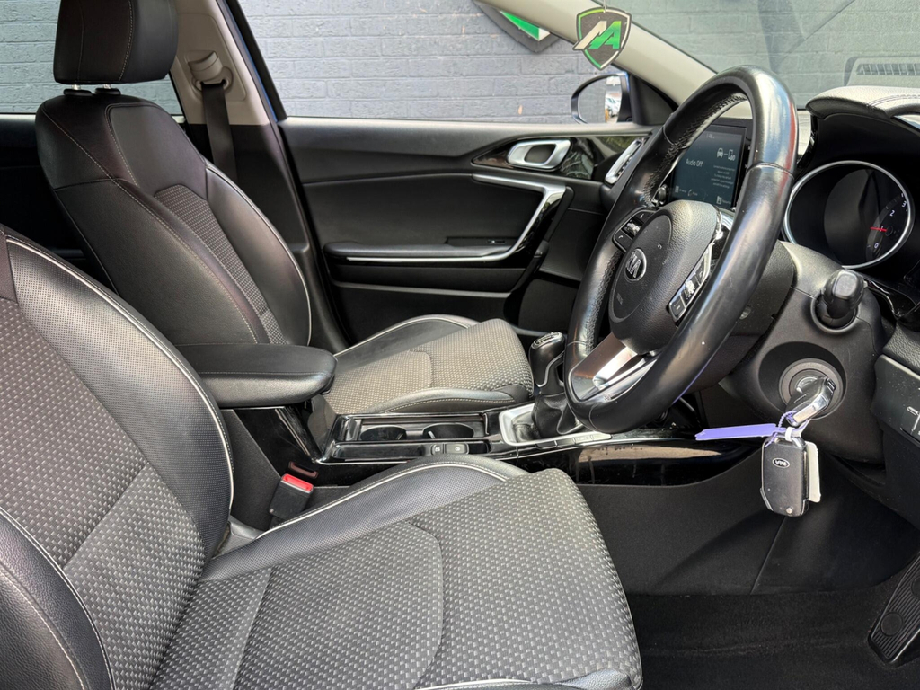 Kia Xceed 1.6 Gdi 8.9Kwh 4 Suv Plug In Hybrid Dct Silver #27