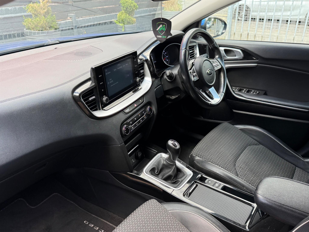 Kia Xceed 1.6 Gdi 8.9Kwh 4 Suv Plug In Hybrid Dct Silver #44