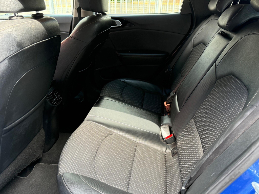 Kia Xceed 1.6 Gdi 8.9Kwh 4 Suv Plug In Hybrid Dct Silver #17