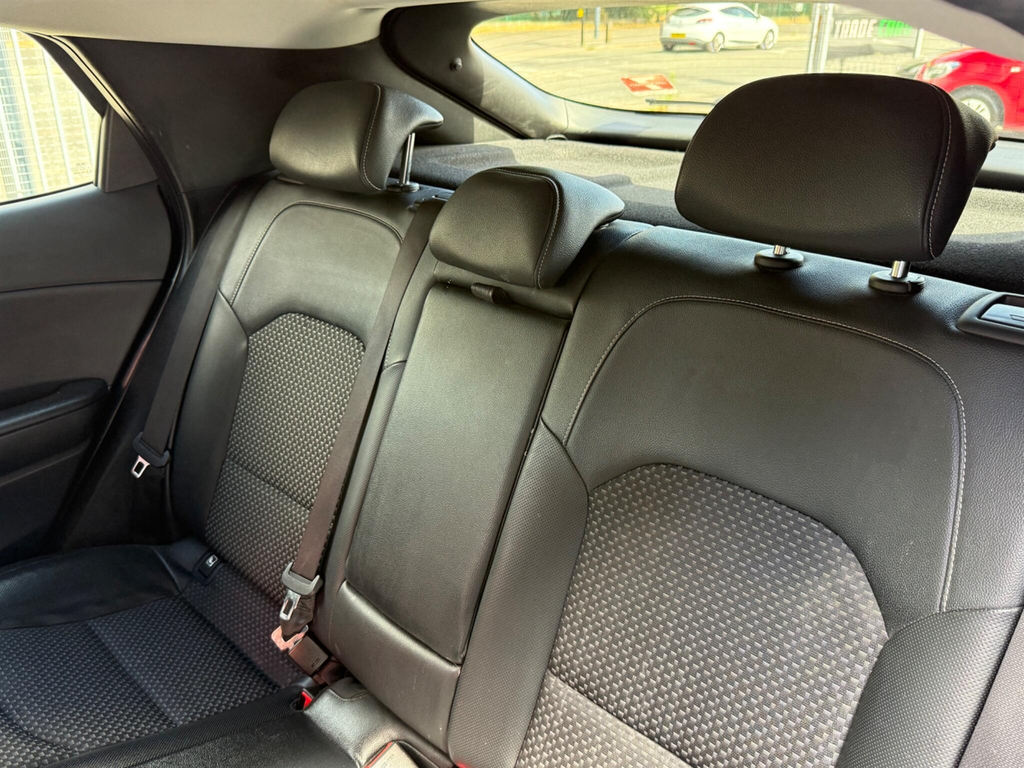 Kia Xceed 1.6 Gdi 8.9Kwh 4 Suv Plug In Hybrid Dct Silver #18