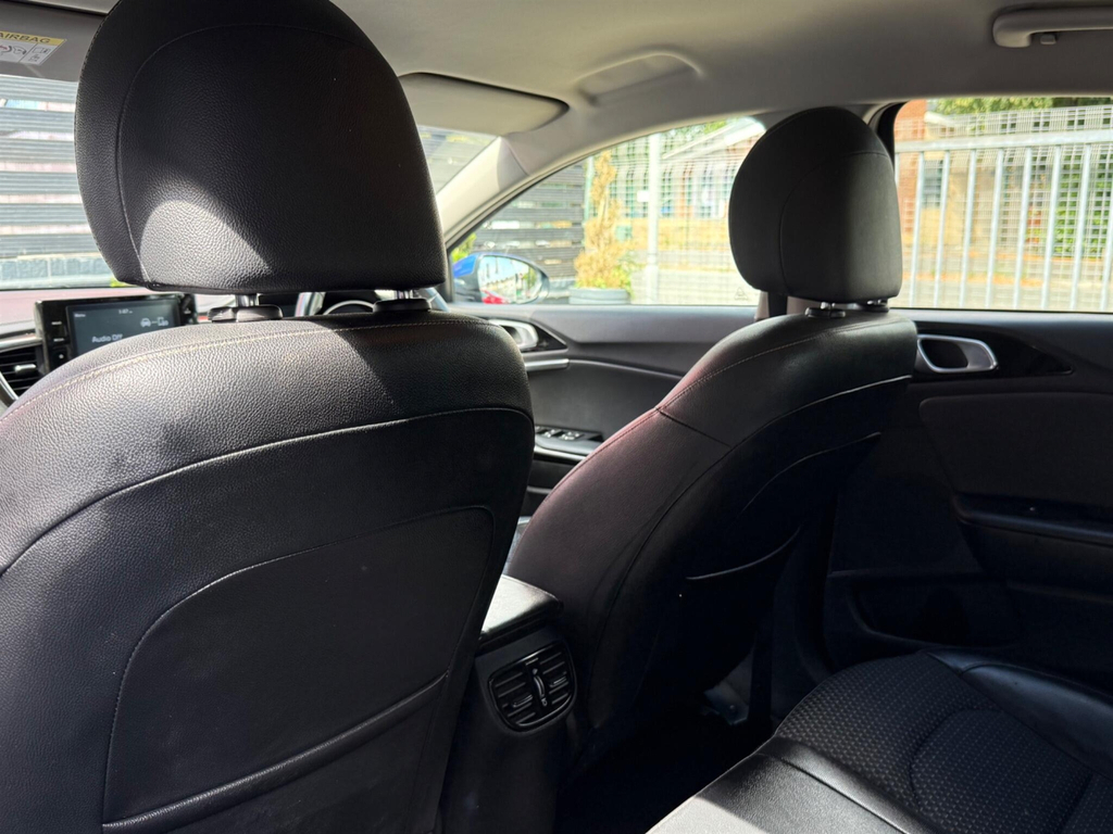 Kia Xceed 1.6 Gdi 8.9Kwh 4 Suv Plug In Hybrid Dct Silver #19