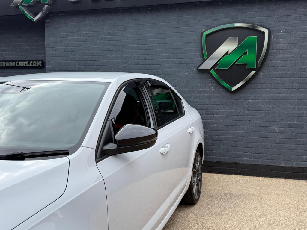 Skoda Octavia 2.0 Tdi Scout Estate 4Wd Euro 6 White #14