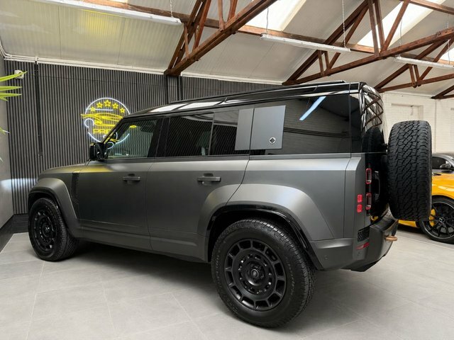 Land Rover Defender 110 4.4P V8 Mhev Octa Edition One Suv LB25KJK Green #6