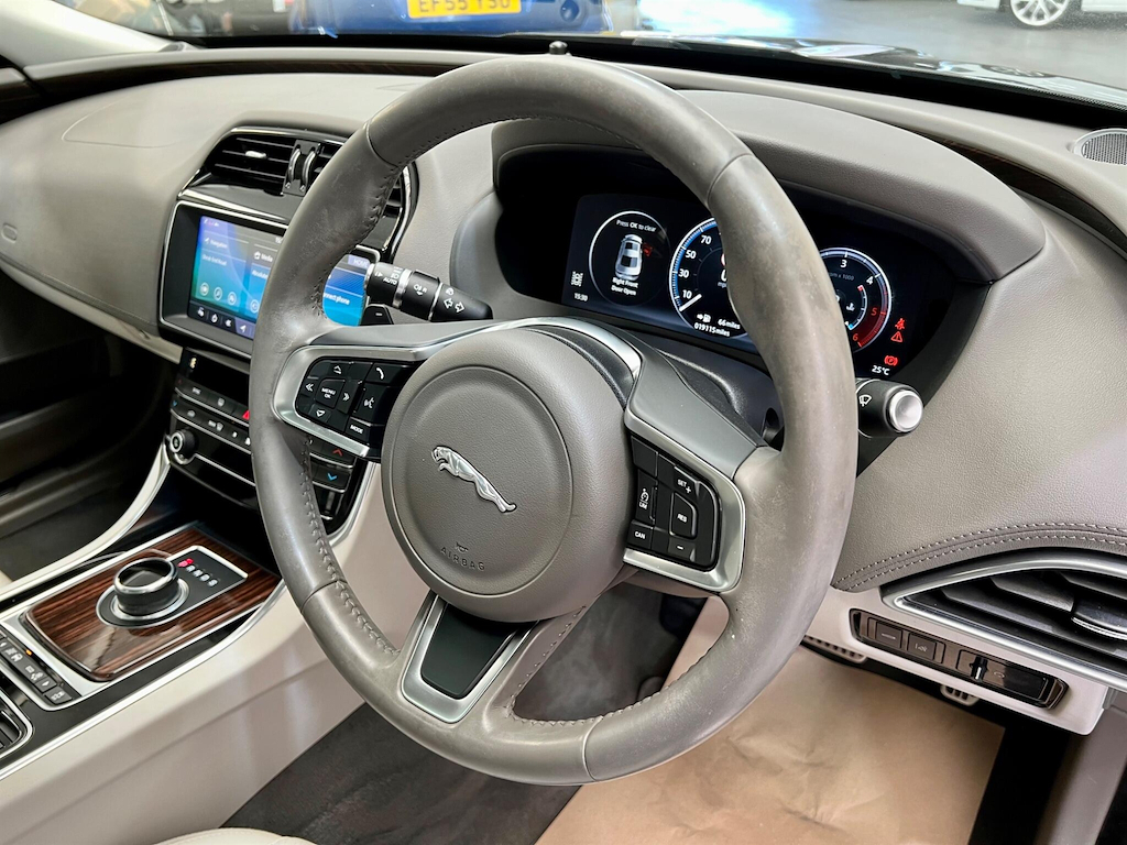 Jaguar XE 2.0D Portfolio Euro 6 Ss Grey #5