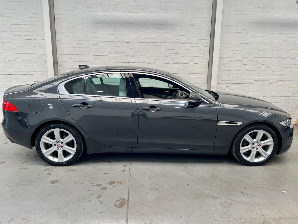Jaguar XE 2.0D Portfolio Euro 6 Ss Grey #2