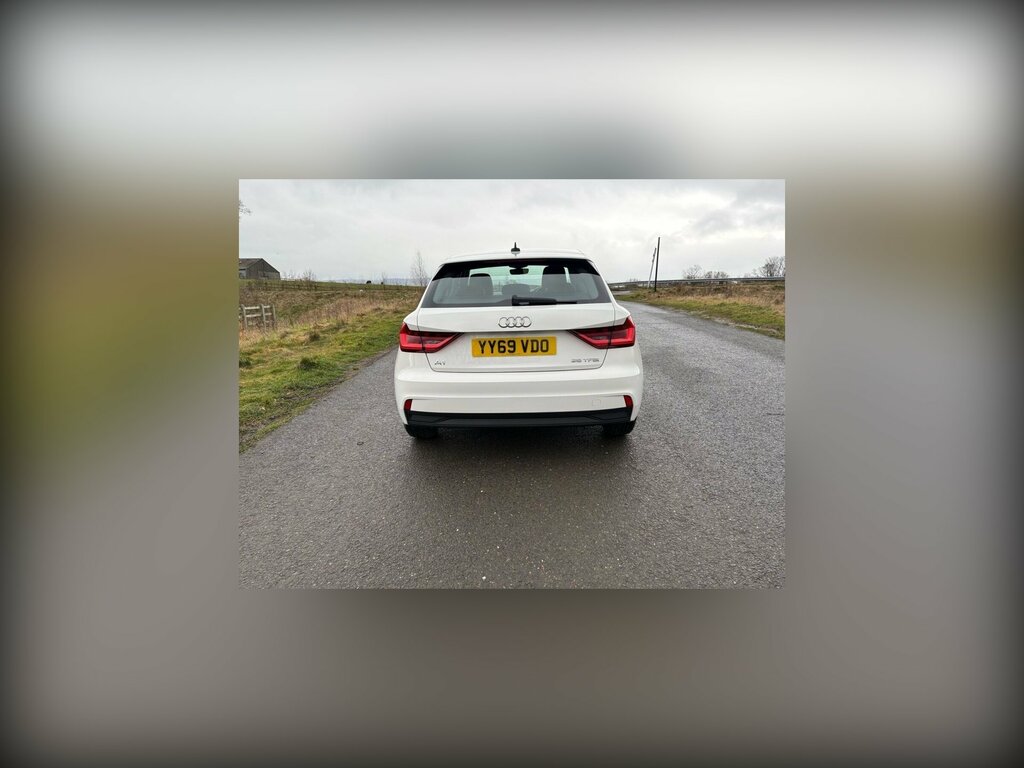 Audi A1 1.0 Tfsi 25 Technik Sportback Eu YY69VDO White