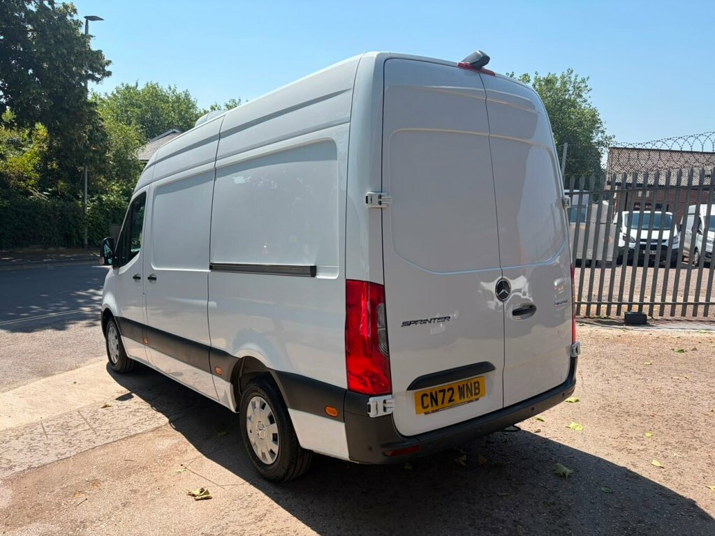 Mercedes-Benz Sprinter 2L Premium White #4