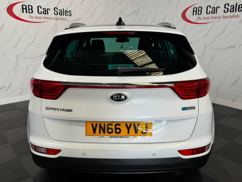 Kia Sportage 1.7 Crdi 4 Euro 6 Ss White #3