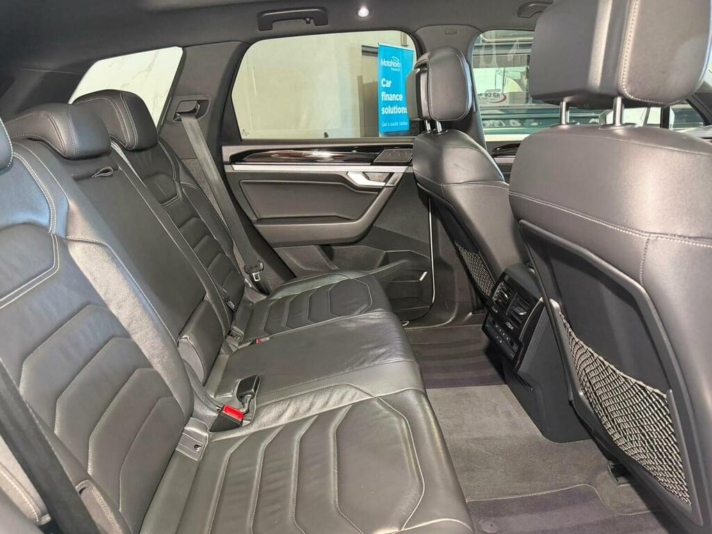Volkswagen Touareg 3.0 Tdi V6 R-line 4Motion White #12