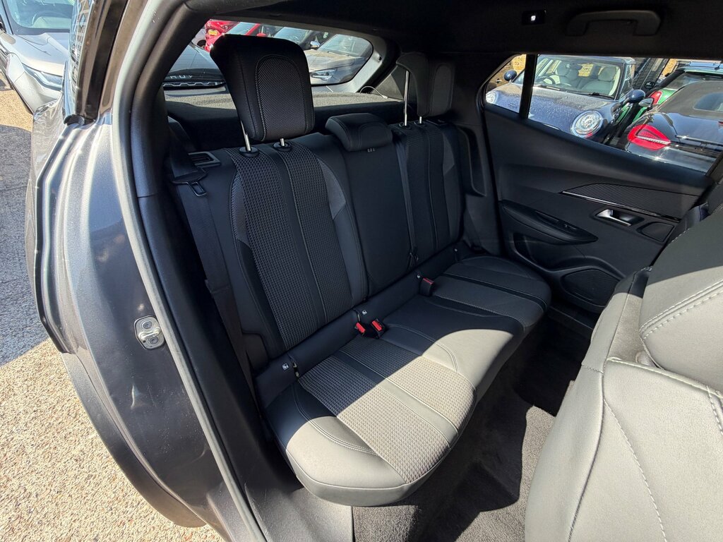 Peugeot 2008 1.2 Puretech Allure Premium Euro 6... Grey #31
