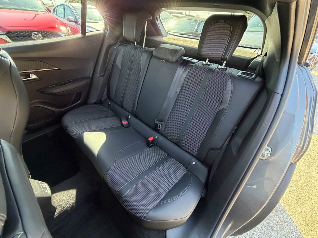 Peugeot 2008 1.2 Puretech Allure Premium Euro 6... Grey #26