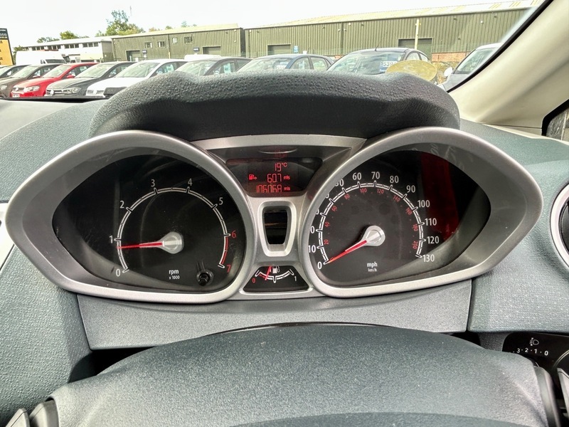 Ford Fiesta Fiesta Zetec 96 Red #15