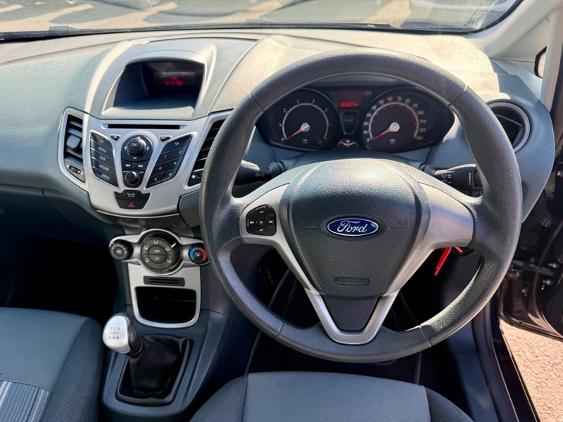 Ford Fiesta Ghia 16V Silver #4