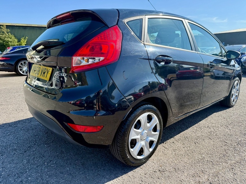 Ford Fiesta Ghia 16V Silver #6