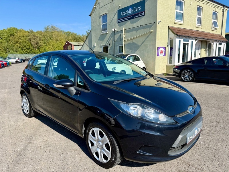 Ford Fiesta Ghia 16V Silver #1