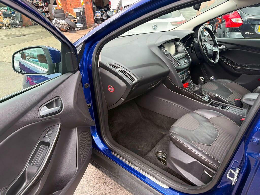 Ford Focus Zetec Tdci Big Wheels And Privacy Glass Really S Red #11