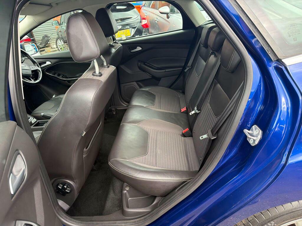 Ford Focus Zetec Tdci Big Wheels And Privacy Glass Really S Red #10