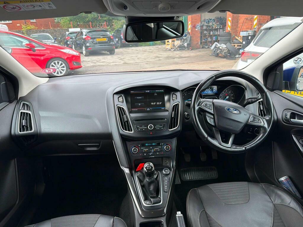 Ford Focus Zetec Tdci Big Wheels And Privacy Glass Really S Red #8