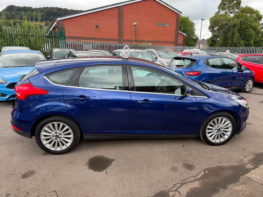 Ford Focus Zetec Tdci Big Wheels And Privacy Glass Really S Red #12