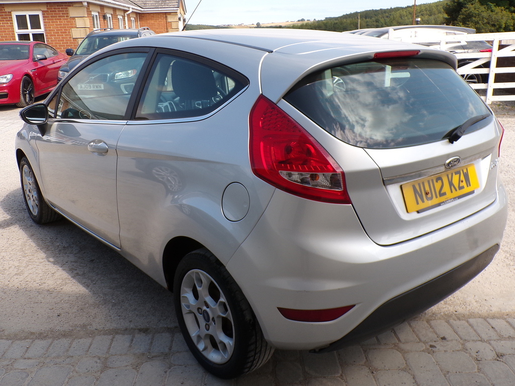 Ford Fiesta Zetec Silver #5
