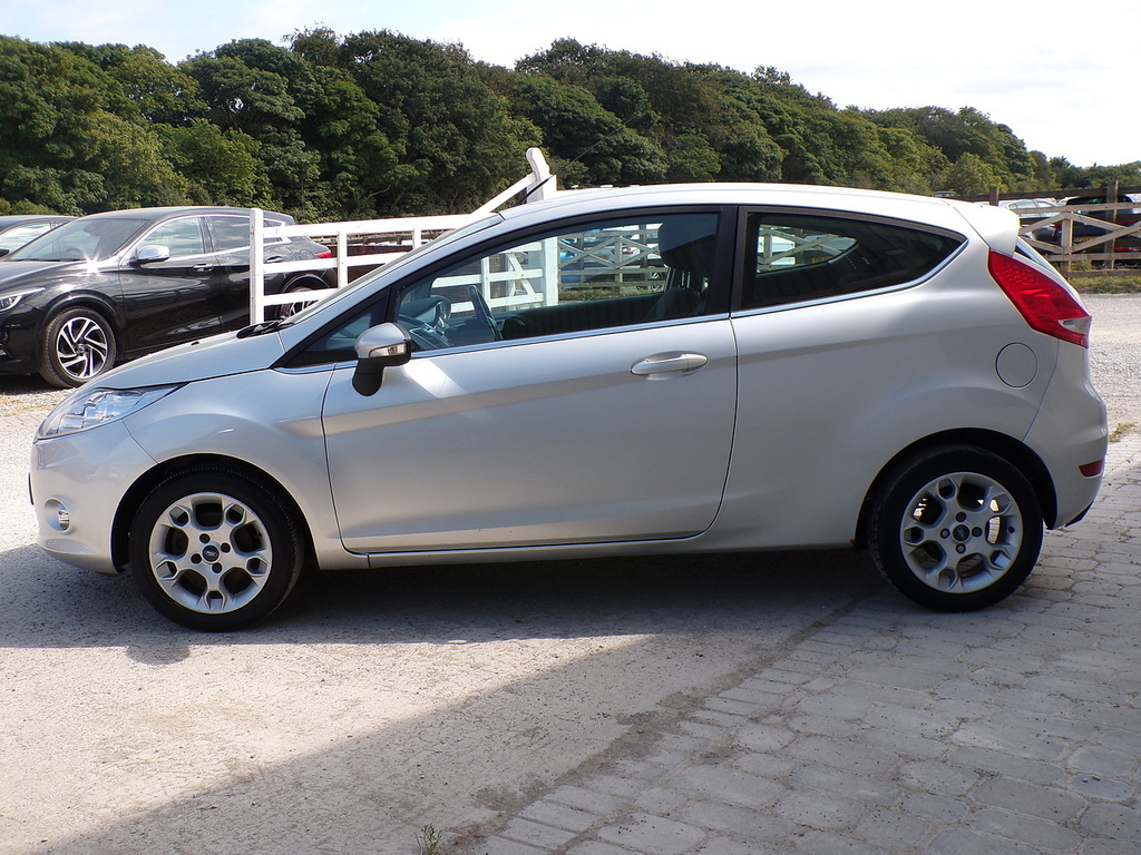 Ford Fiesta Zetec Silver #4