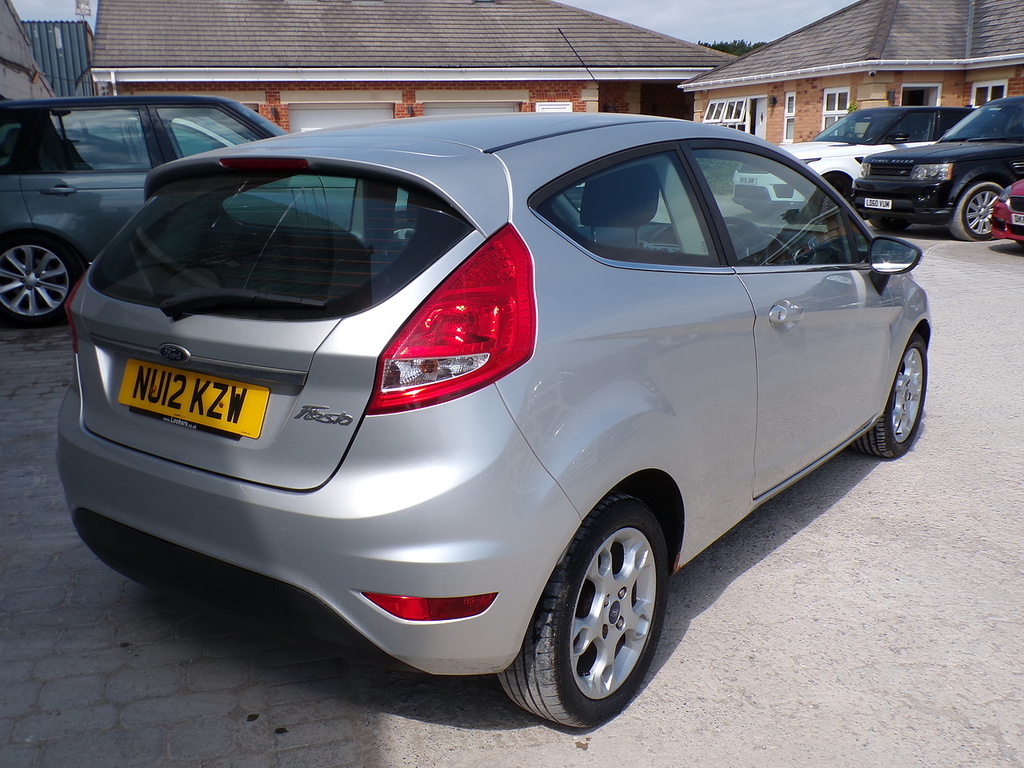 Ford Fiesta Zetec Silver #6