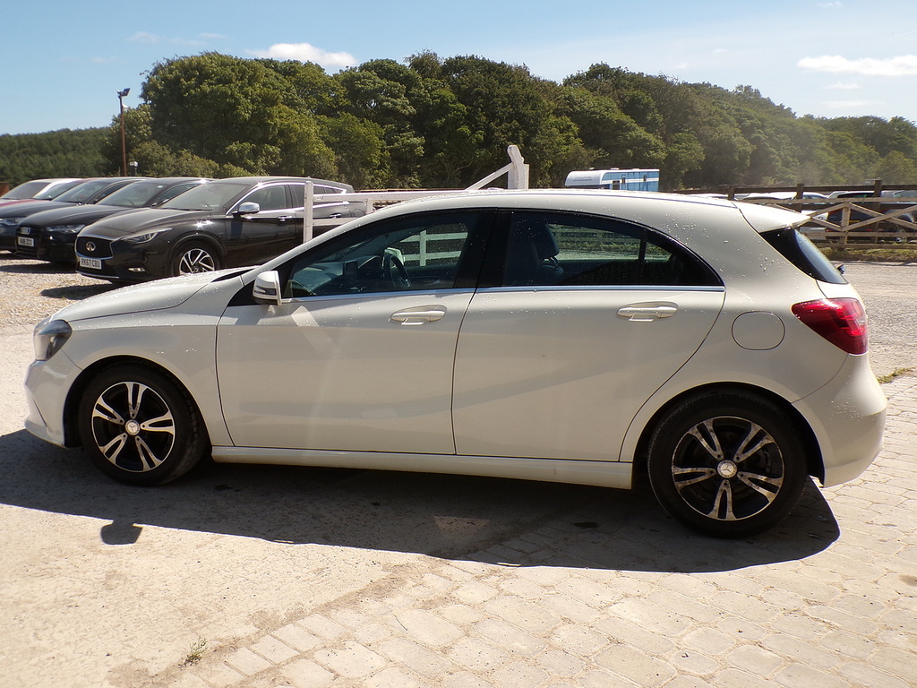 Mercedes-Benz A Class A180d Se White #5