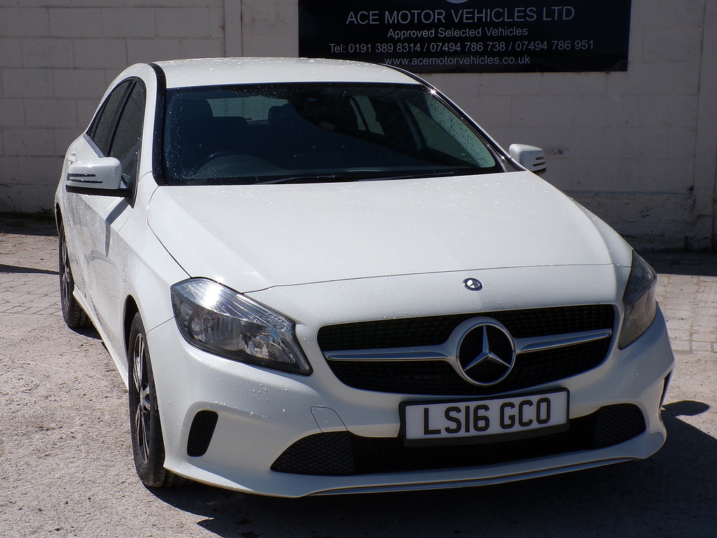 Mercedes-Benz A Class A180d Se White #2