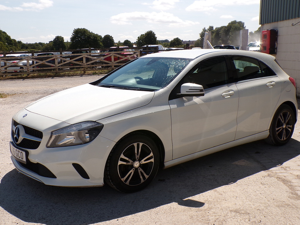 Mercedes-Benz A Class A180d Se White #4