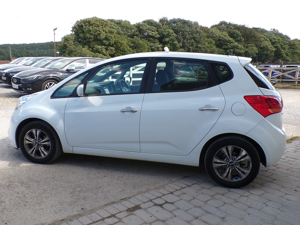Kia Venga 4 White #5