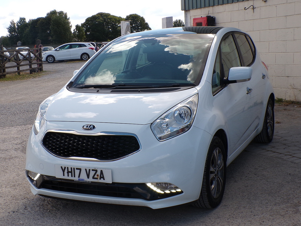 Kia Venga 4 White #4