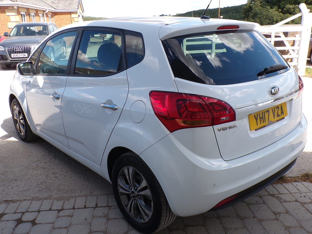 Kia Venga 4 White #6