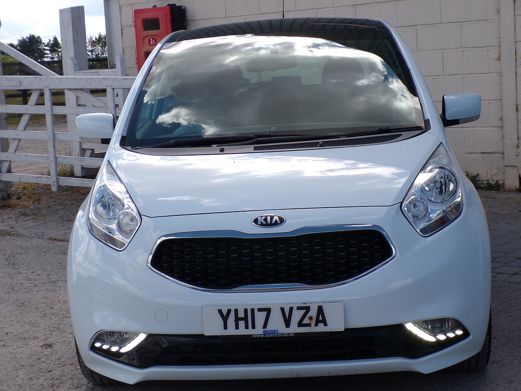 Kia Venga 4 White #3