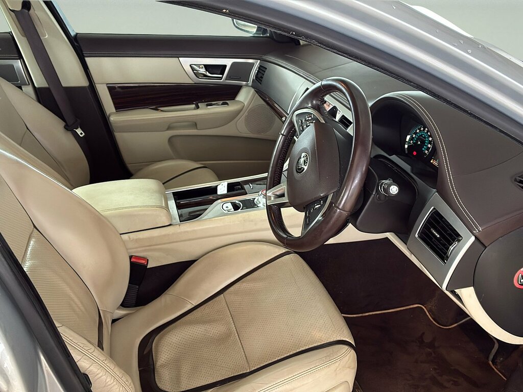 Jaguar XF D Portfolio Silver #5
