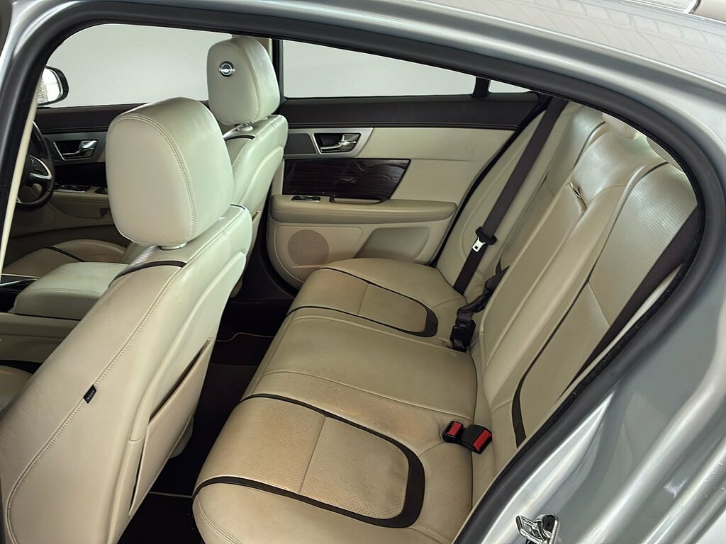 Jaguar XF R-sport Black D Red #7