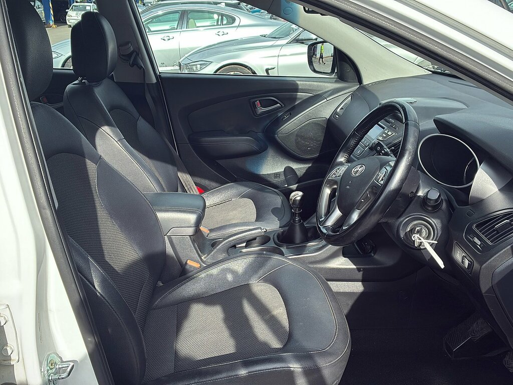 Hyundai Ix35 Crdi Se White #6