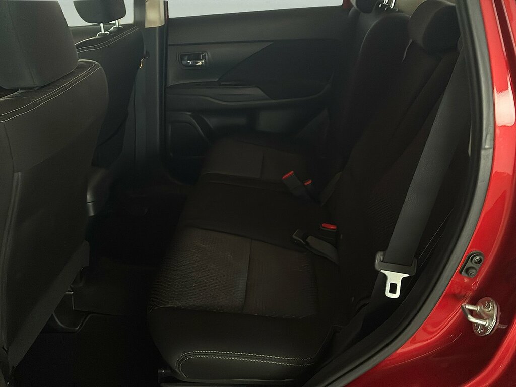 Mitsubishi Outlander Di-d 3 Red #6